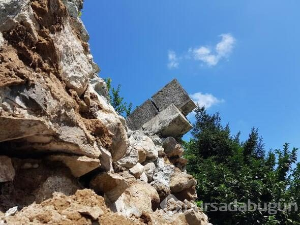 Rize'de 300 yıllık kemer köprü çöktü

