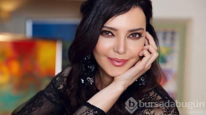 Hande Ataizi'den kaslı poz!
