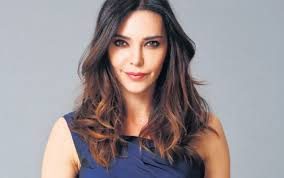 Hande Ataizi'den kaslı poz!
