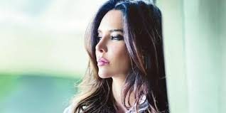 Hande Ataizi'den kaslı poz!
