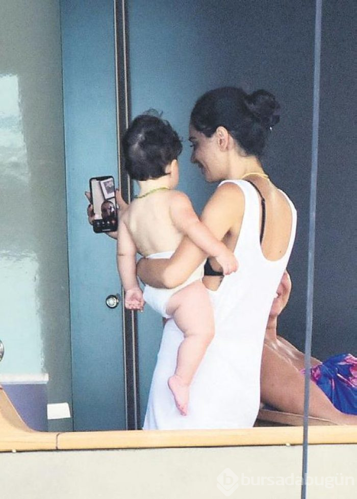 Aslıhan Doğan ile oğlu Hamza Arda Bodrum tatilinde