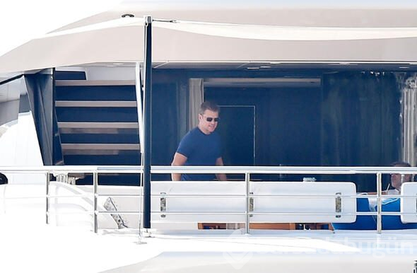 Sıradan bir barmen kızdı, şimdi lüks yatlarda tatil yapıyor: Ünlü aktörün kalbini böyle çaldı
