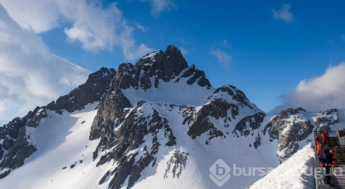 Kuzey yarımkürenin en güneyinde bulunan buzul dağı
