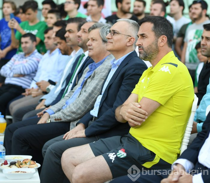 Bursaspor yeni formalarını tanıttı