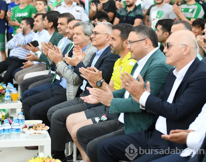 Bursaspor yeni formalarını tanıttı
