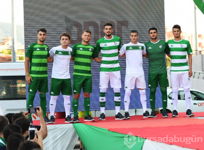Bursaspor yeni formalarını tanıttı