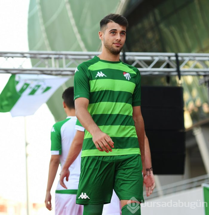Bursaspor yeni formalarını tanıttı
