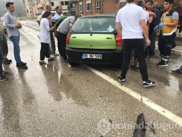 Yaralı annesinin kucağından inmedi
