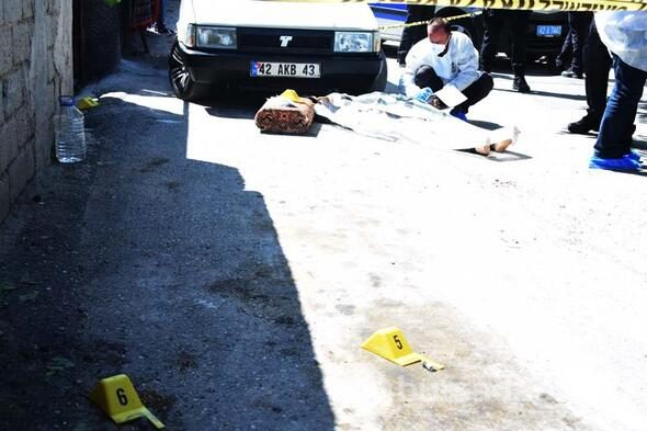 Komşusunu öldürüp, 4 yakınını yaralayan gencin tüfeği ateşlediği görüntüler çıktı

