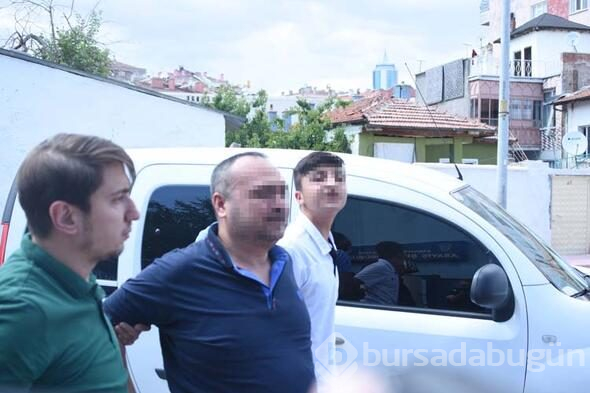 Komşusunu öldürüp, 4 yakınını yaralayan gencin tüfeği ateşlediği görüntüler çıktı
