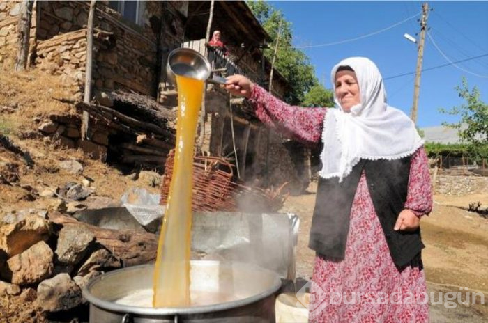 Bir saat kaynatılıyor, 4 saat güneşte bekletiliyor... Tamamen katkısız!
