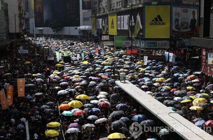 Hong Kong'da halk Çin'e iade yasasını protesto için tekrar sokaklarda