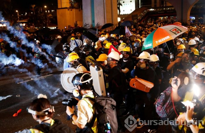 Hong Kong'da halk Çin'e iade yasasını protesto için tekrar sokaklarda