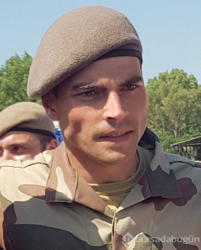 Jessica May, Hüseyin Kara'nın yemin töreninde (Ünlü isimlerin bedelli askerlik detayları fotoğrafları)