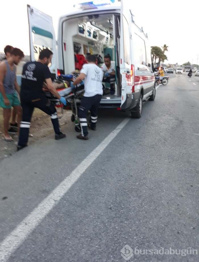 Boğulmak üzere olan kişiyi zincir oluşturup kurtardılar