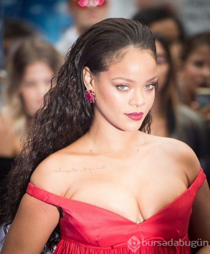 Rihanna'nın çocukluğuna benzeyen kız sosyal medyayı salladı