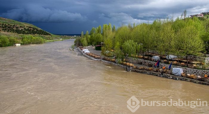 Diyarbakır'ın bin yıllık 10 gözlü köprüsü