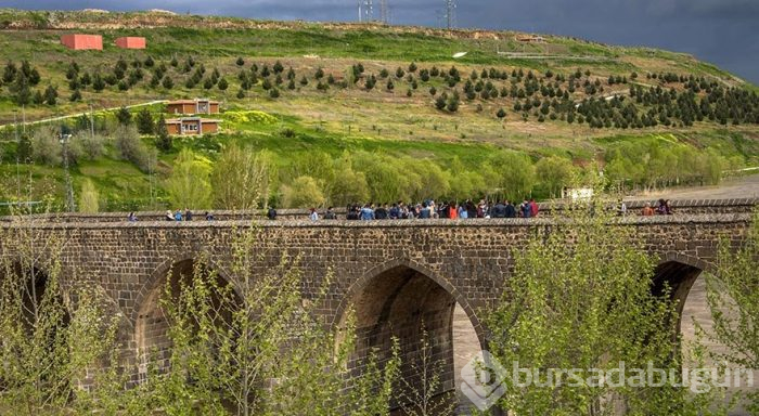 Diyarbakır'ın bin yıllık 10 gözlü köprüsü