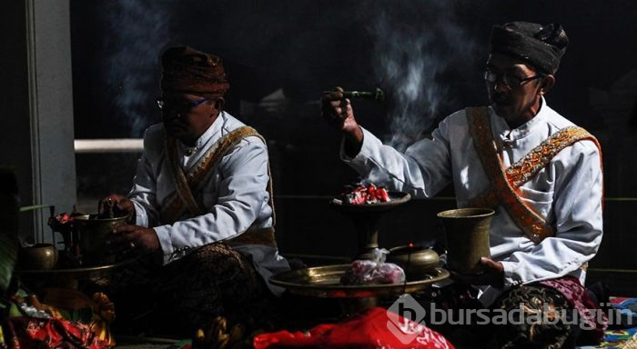 Yanardağa hediyeler atılan festival