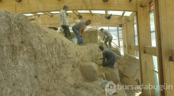 Ayanis Kalesi'nde 30 yıldır aralıksız kazı yapılıyor