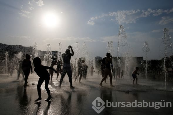 Fransa'da 20 kentte kırmızı alarm verildi