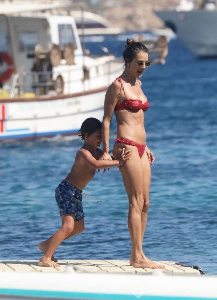 Alessandra Ambrosio'dan Victoria's Secret sırrı