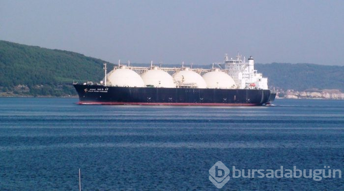 Dev tanker boğazı kapattı