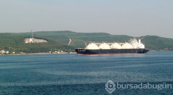 Dev tanker boğazı kapattı