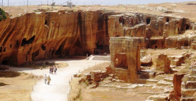 Dara Antik Kenti'nde 1500 yıllık toplu mezarlık (Dünyada başka örneği yok)