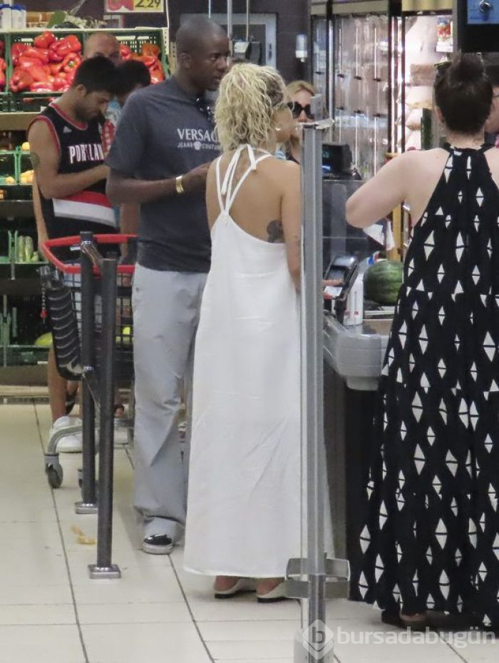 Rita Ora'nın Ibiza stili