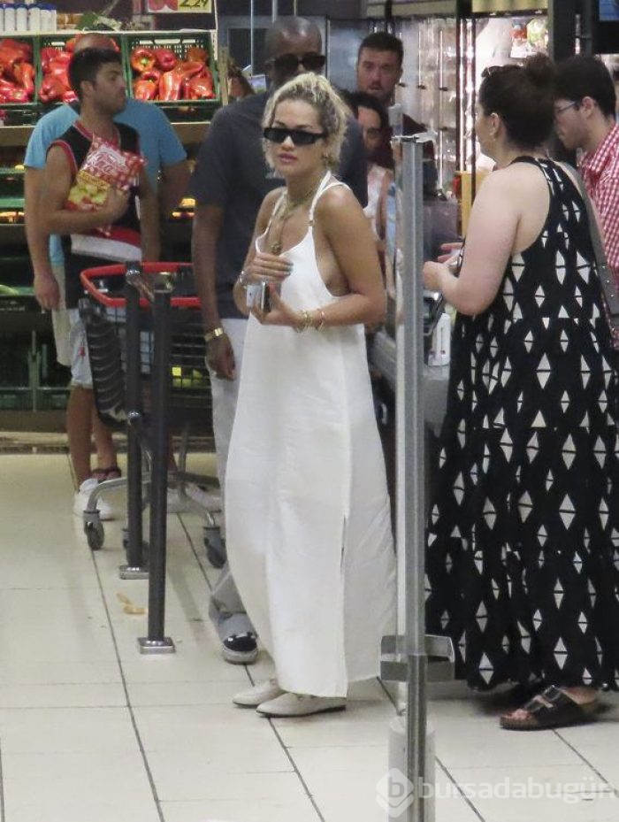 Rita Ora'nın Ibiza stili