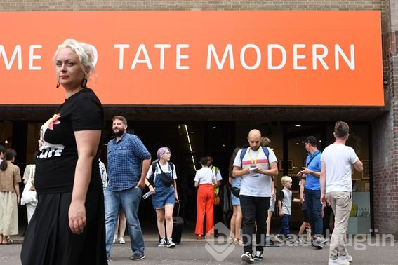 Tate Modern'de altı yaşında bir çocuk 10. kattan 'atıldı'