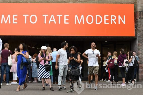 Tate Modern'de altı yaşında bir çocuk 10. kattan 'atıldı'
