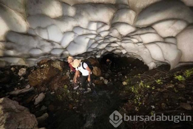 3 bin rakımdaki kardan mağara hayranlık uyandırıyor