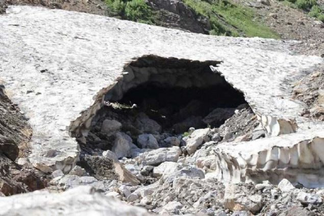 3 bin rakımdaki kardan mağara hayranlık uyandırıyor