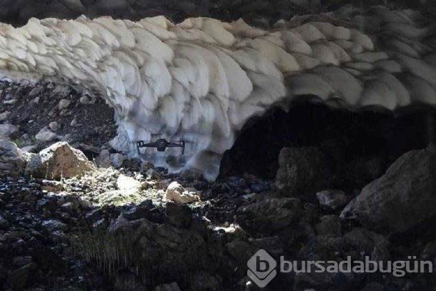 3 bin rakımdaki kardan mağara hayranlık uyandırıyor