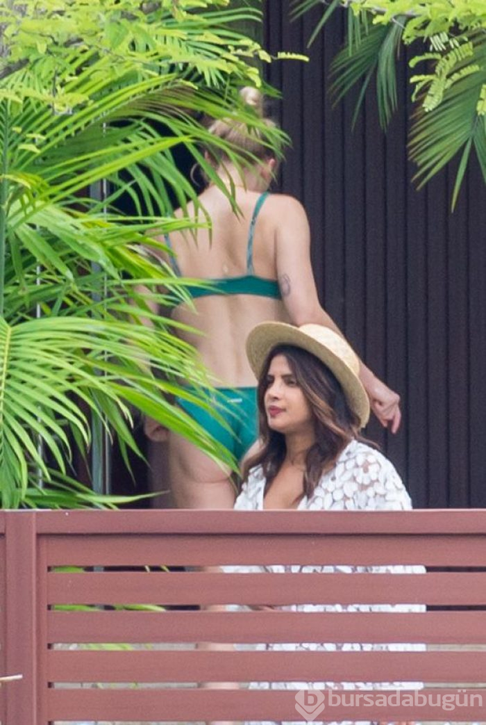 Ünlü eltiler Sophie Turner ve Priyanka Chopra tatilde!