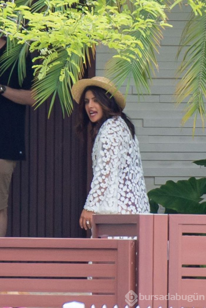 Ünlü eltiler Sophie Turner ve Priyanka Chopra tatilde!