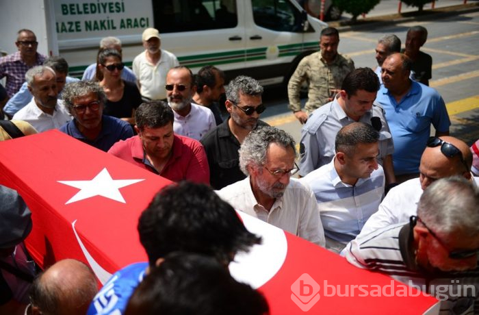 Ünlü oyuncu Cengiz Sezici son yolculuğuna uğurlandı