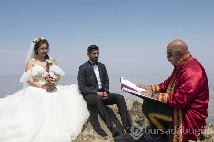 Dağ zirvesinde nikah töreni