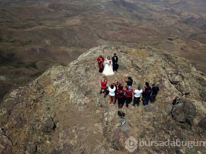 Dağ zirvesinde nikah töreni