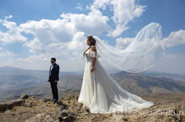 Dağ zirvesinde nikah töreni