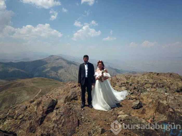 Dağ zirvesinde nikah töreni