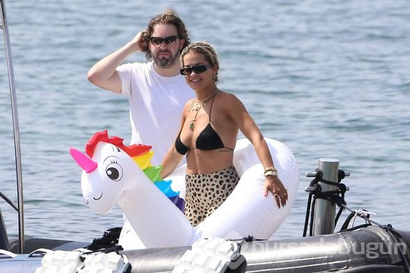Rita Ora, Ibiza'da tatilin tadını çıkarıyor!