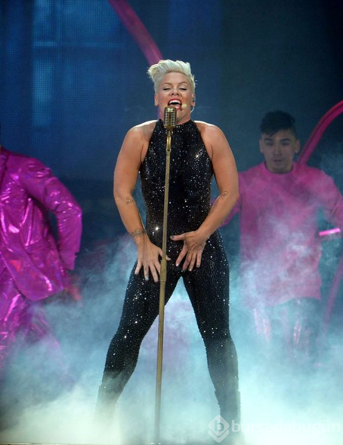 Pop yıldızı Pink'in özel jeti yandı!