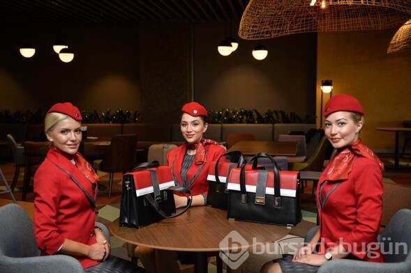 THY kabin ekipleri yeni üniformalarıyla göz kamaştırdı