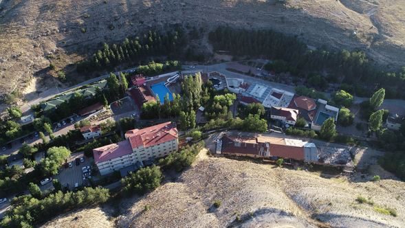 Dünyada tek! Turistler saatlerce içinden çıkmıyor
