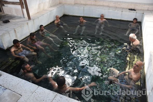 Dünyada tek! Turistler saatlerce içinden çıkmıyor