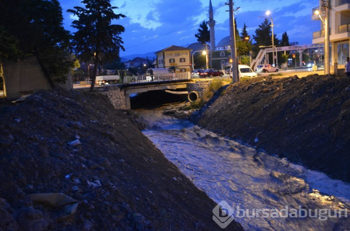 Antalya'da ceviz büyüklüğünde dolu yağdı