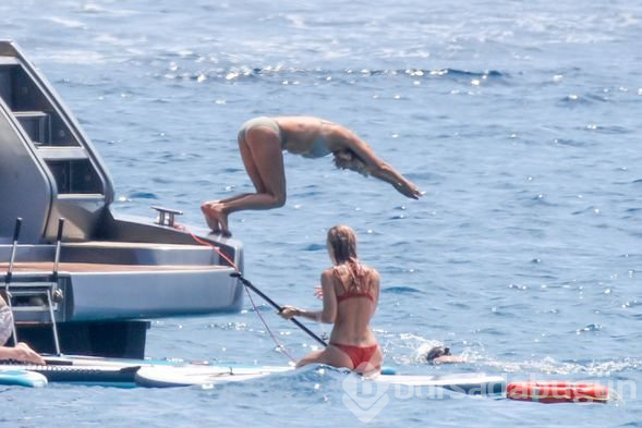 Kate Moss haftalığı 300 bin liralık yatta tatilde!
